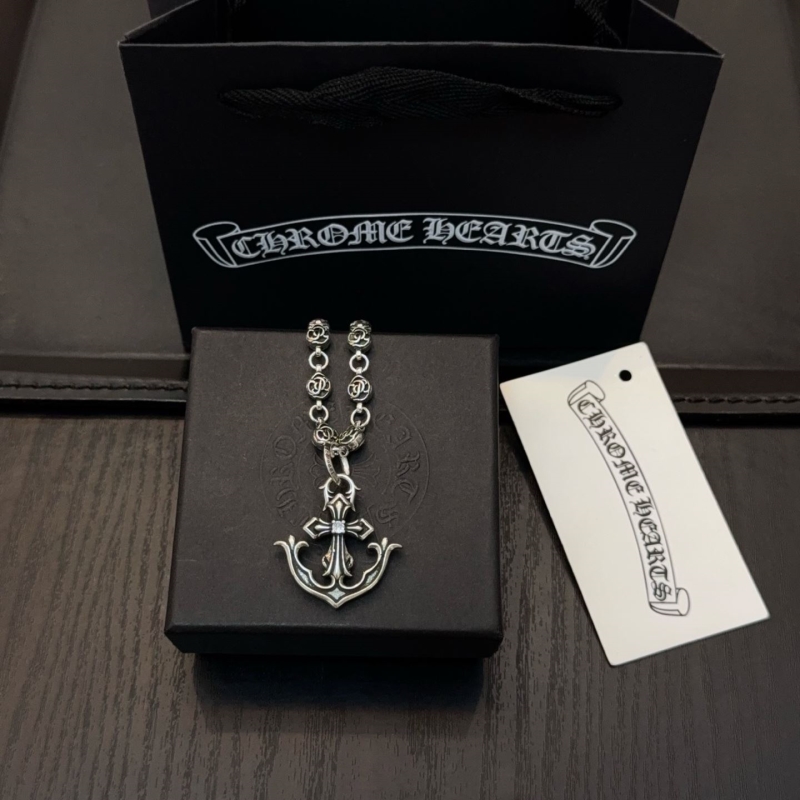 Ch*0me He**ts necklaces